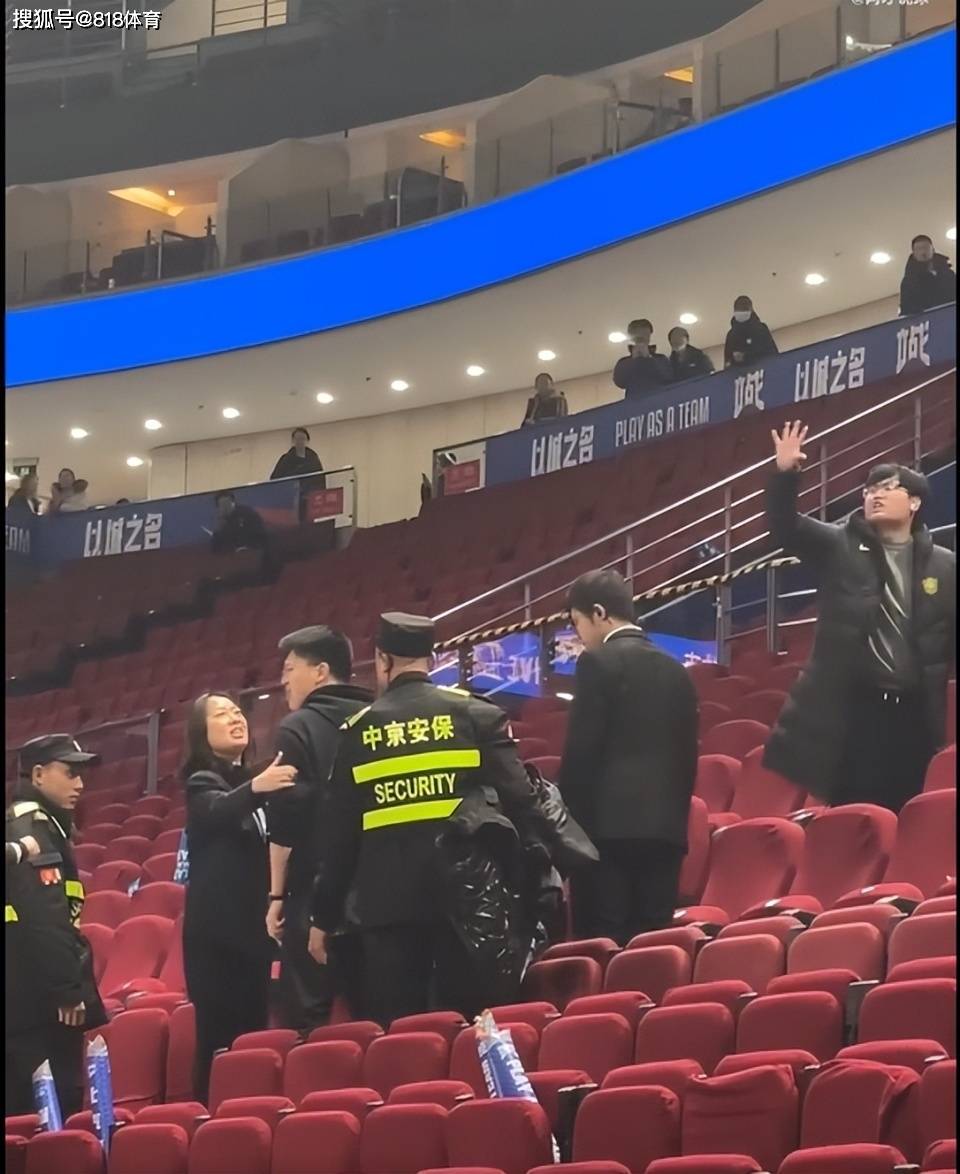 包含九游欢乐官方网站:归化球员艾克森“带不动”？球迷：还是中国足球“扶不起的阿斗”？的词条