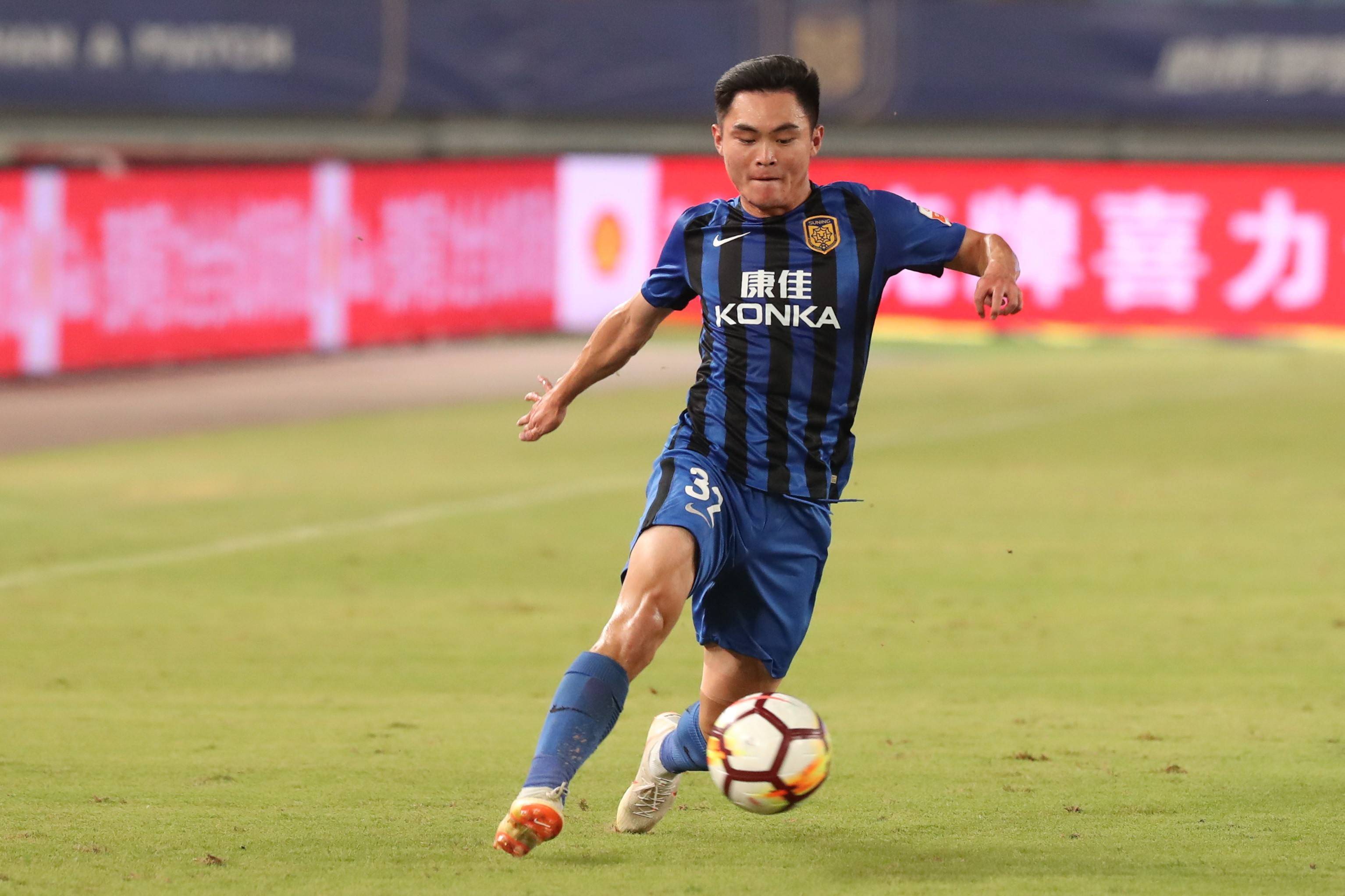 包含九游欢乐官方网站:年轻球员戴伟浚“技术精湛”，球迷：希望他能成为中国足球的未来之星！的词条