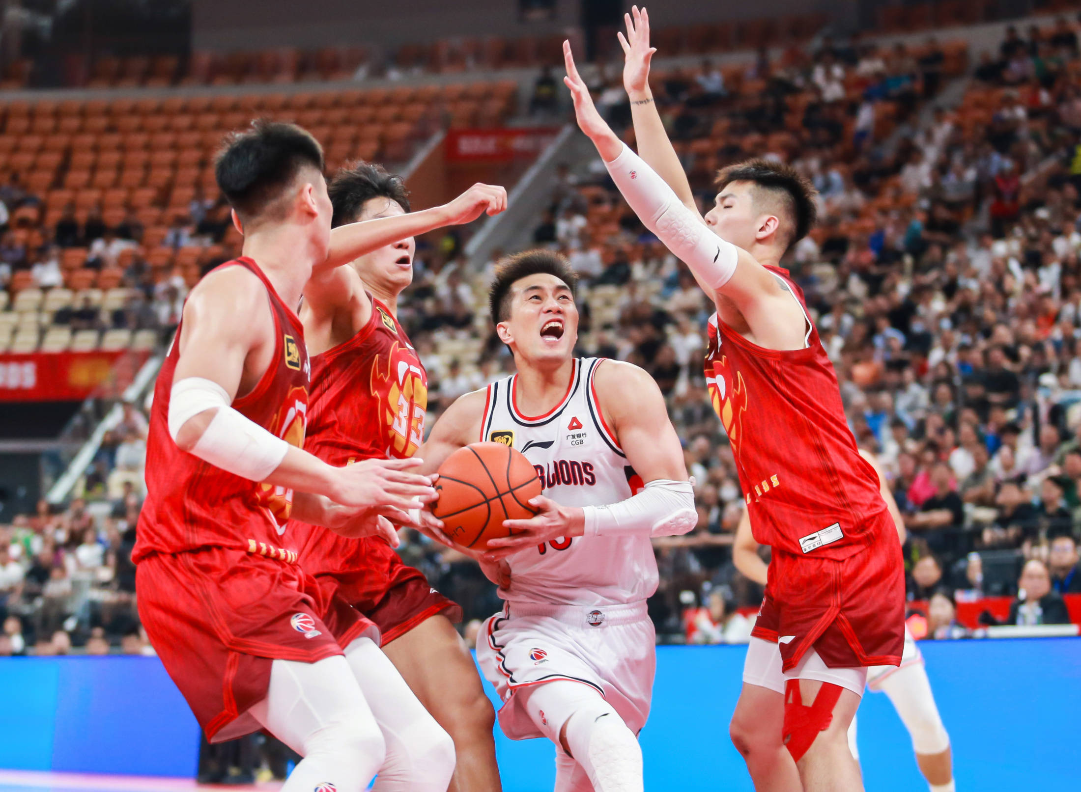 九游欢乐平台：CBA球队的休赛期运作：引援策略与阵容调整的简单介绍