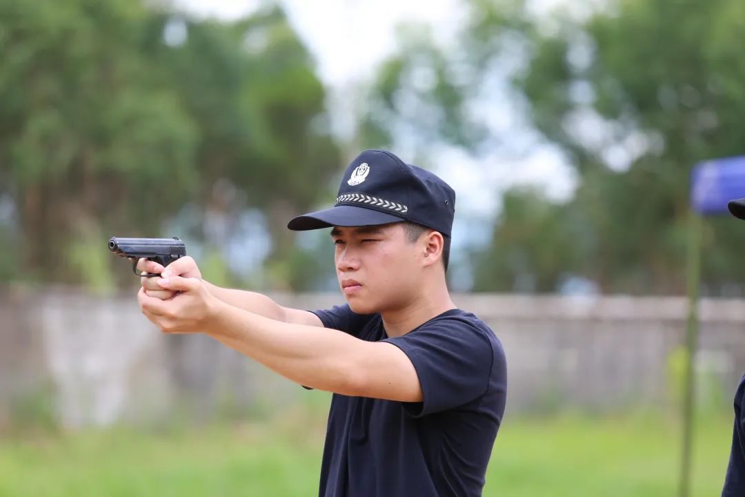 九游欢乐官方网站:韩佳奇：门将技术与心理素质的提升策略：训练方法与实战应用的简单介绍