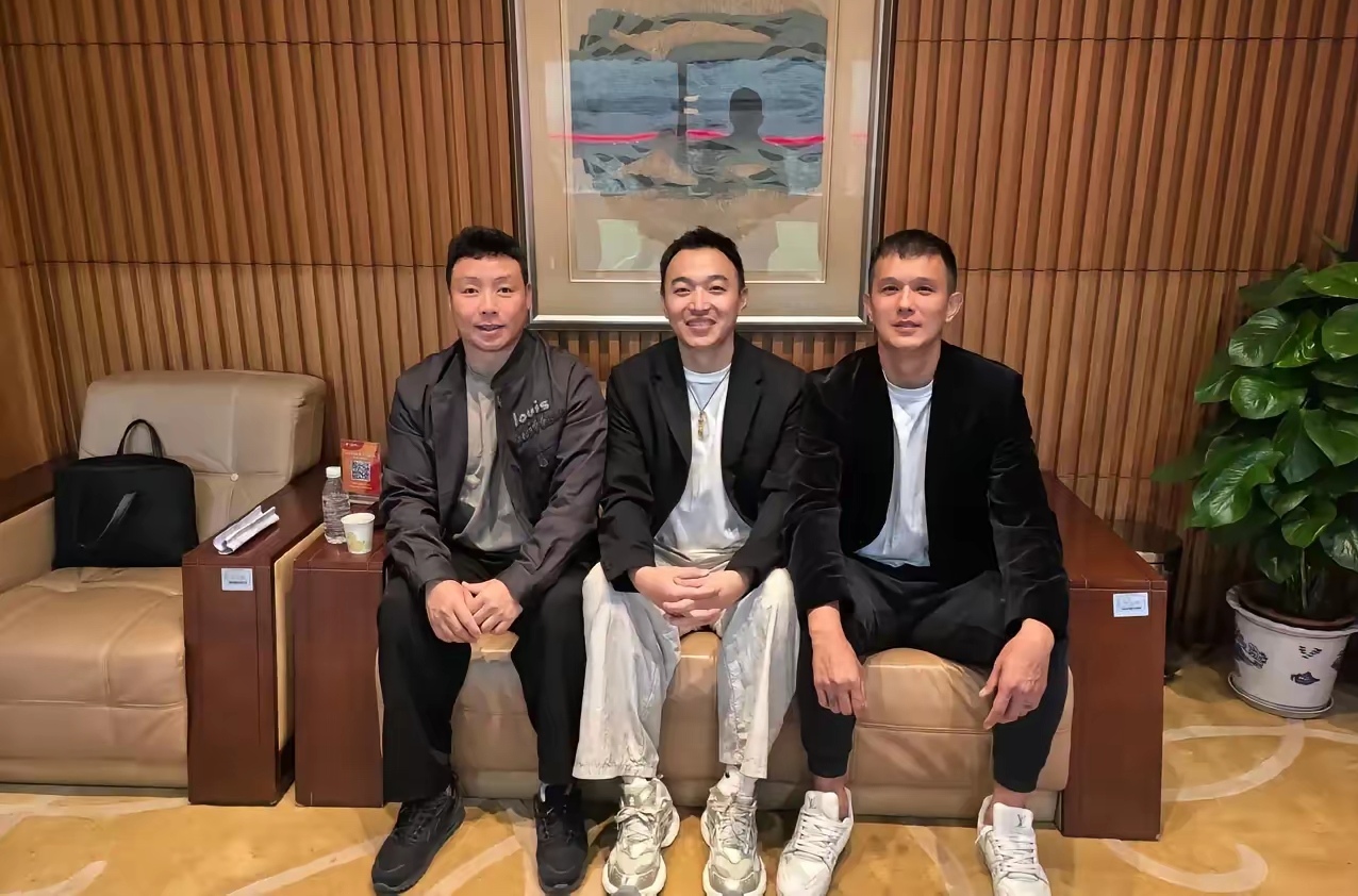 九游欢乐官方网站:冯潇霆：表示将继续为中国足球贡献力量，帮助年轻球员成长的简单介绍