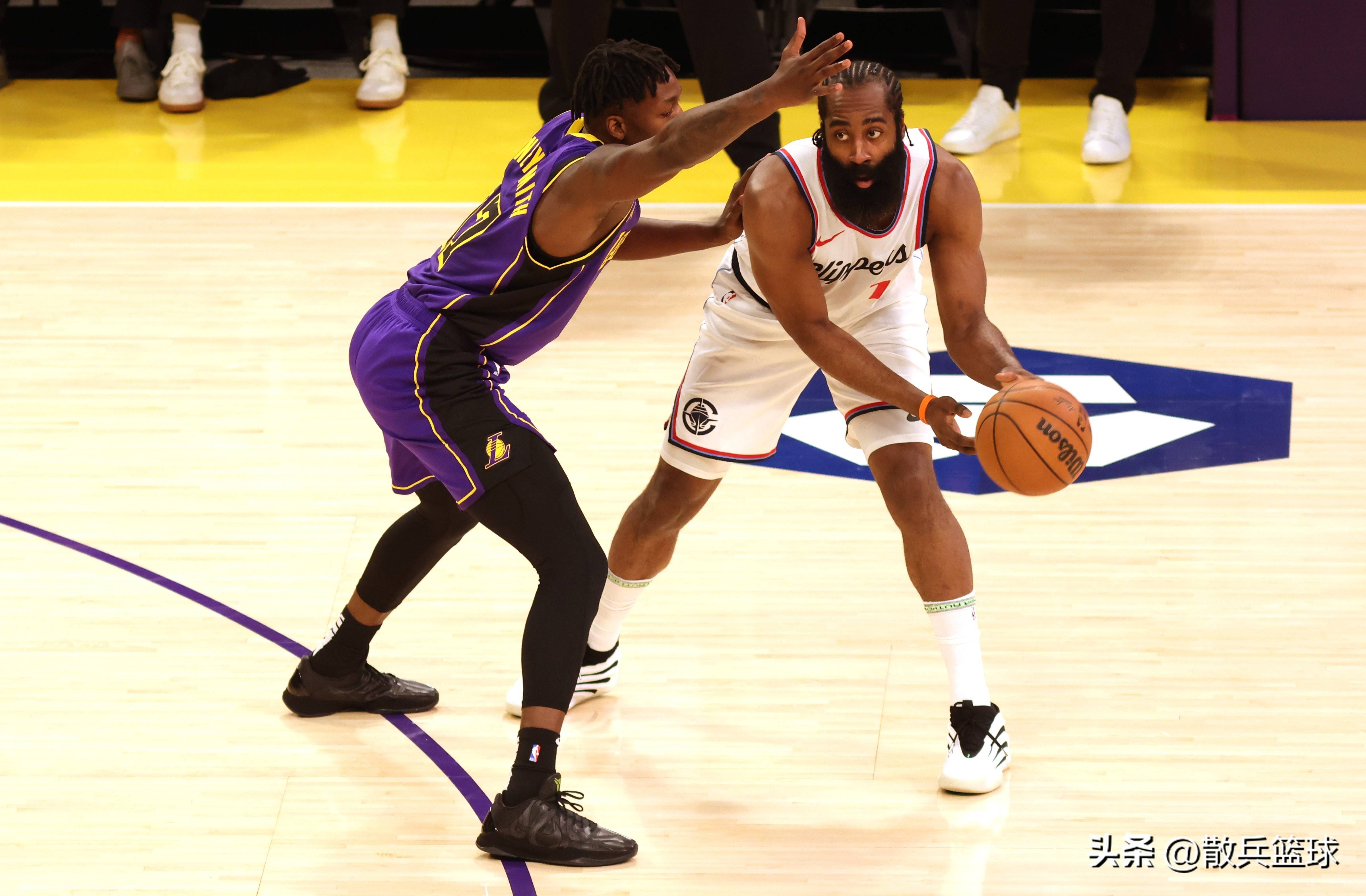 九游欢乐APP：湖人队新赛季：海斯能否成为合格的内线轮换？的简单介绍