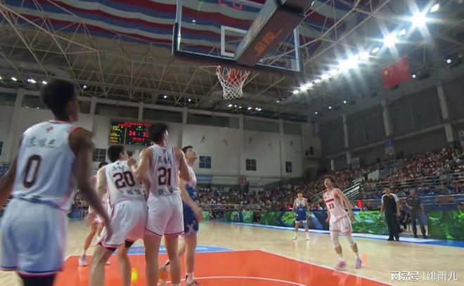 九游欢乐APP：湖人队新赛季：刘易斯能否成为合格的锋线轮换？的简单介绍