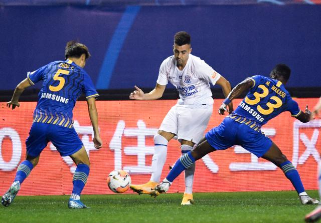 包含九游欢乐官方网站:中超裁判“判罚尺度不一”，球迷：这裁判是“看心情执法”吗？的词条