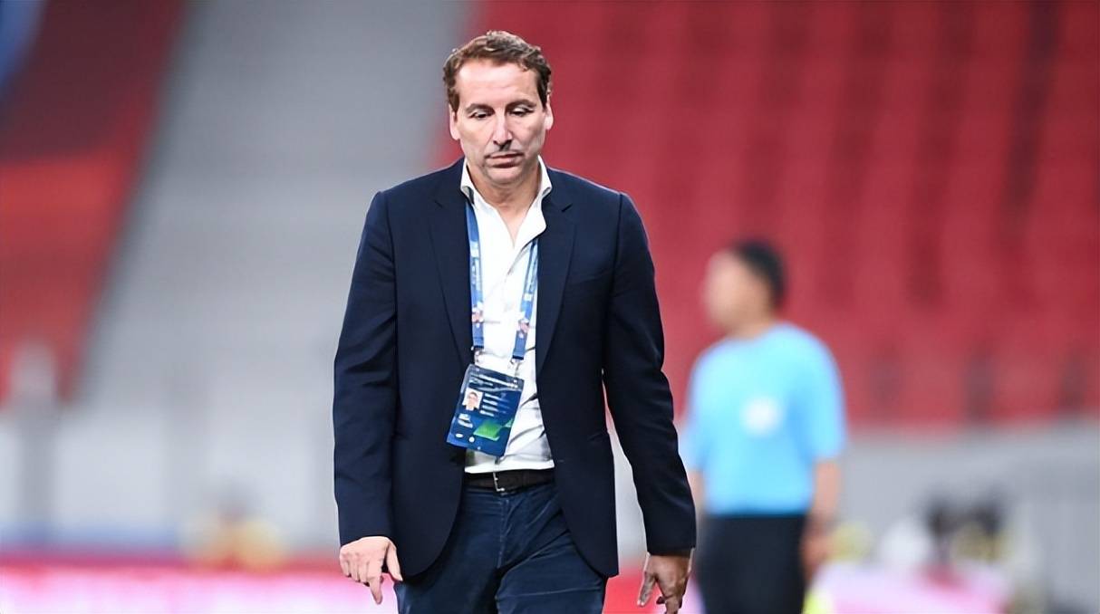 包含九游欢乐官方网站：国足新帅首次亮相，战术理念引热议的词条