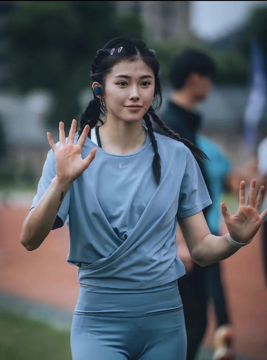 包含九游娱乐:田径明星打破世界纪录，创造历史的词条