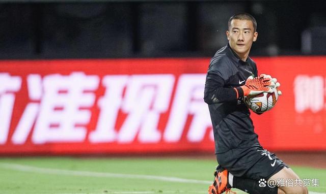 九游欢乐官方网站:年轻门将韩佳奇：刻苦训练，提升技术水平
